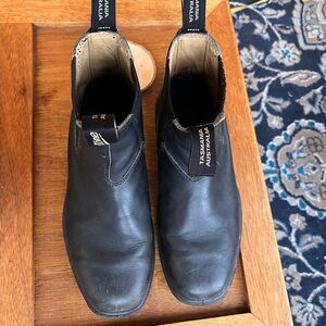 Black Blundstones size 7.5 women’s